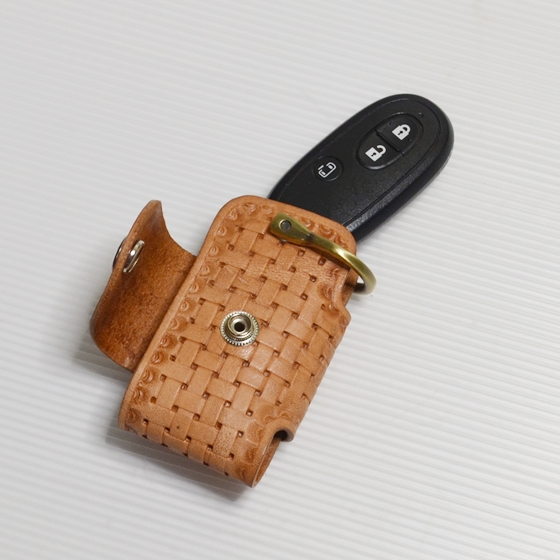 ネジ付きDカンを使ったコインケースの画像