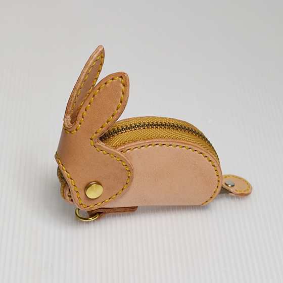 うさぎ型のスマートキーケースの画像
