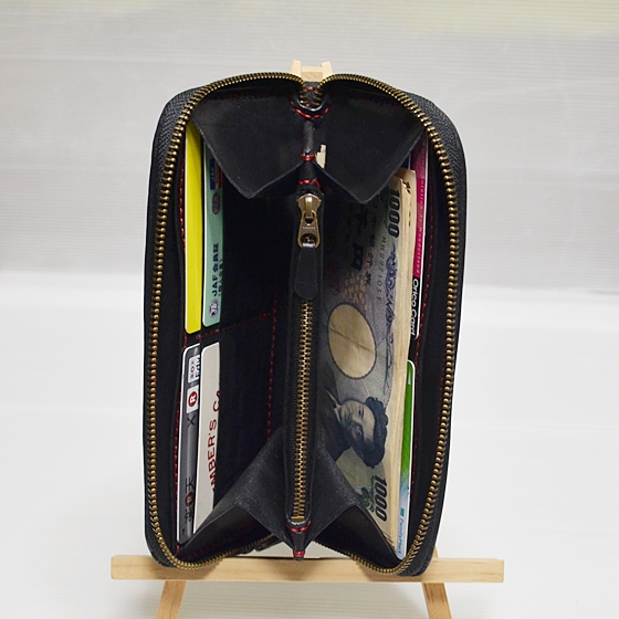 ラウンドファスナーロングウォレットの収納例の画像